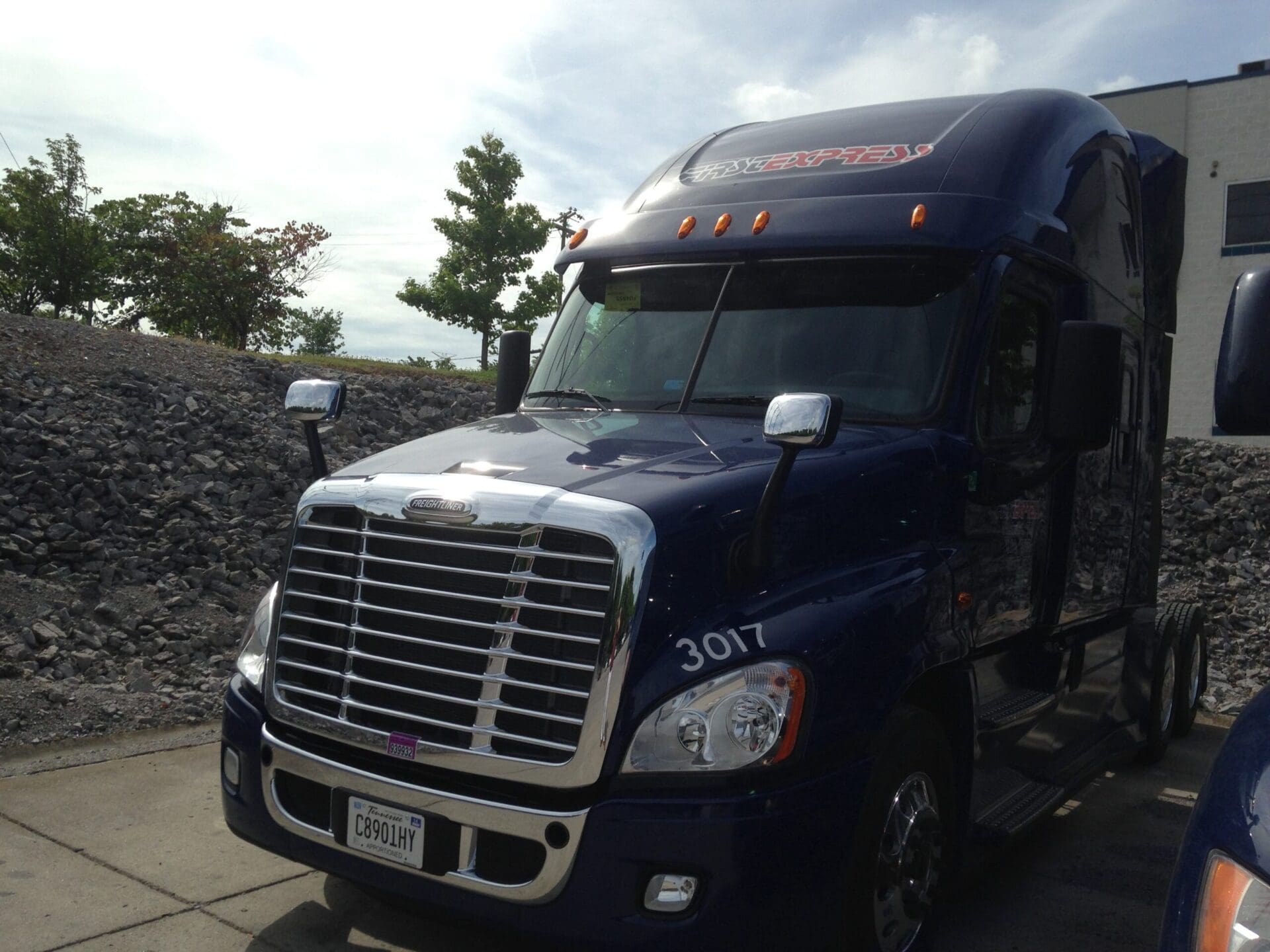 Nashville truckload carrier with truckload carrier tracking